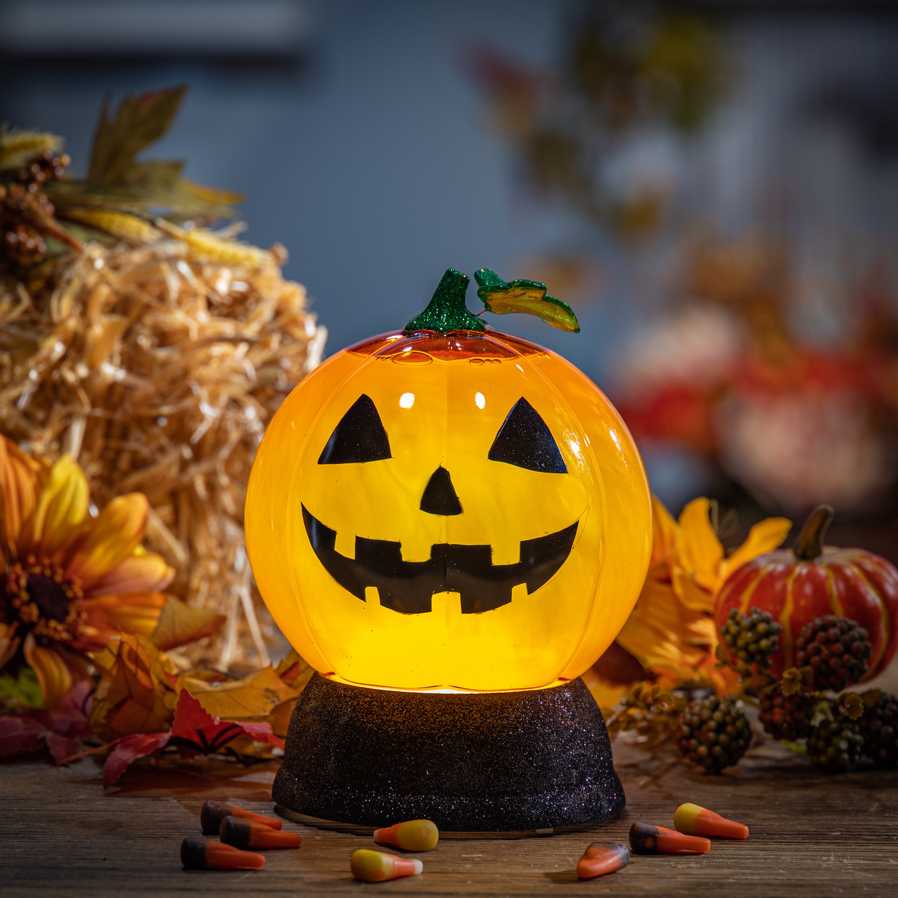 Lighted 7-in H orange jack-o-lantern Battery Operated smoky spinning water globe